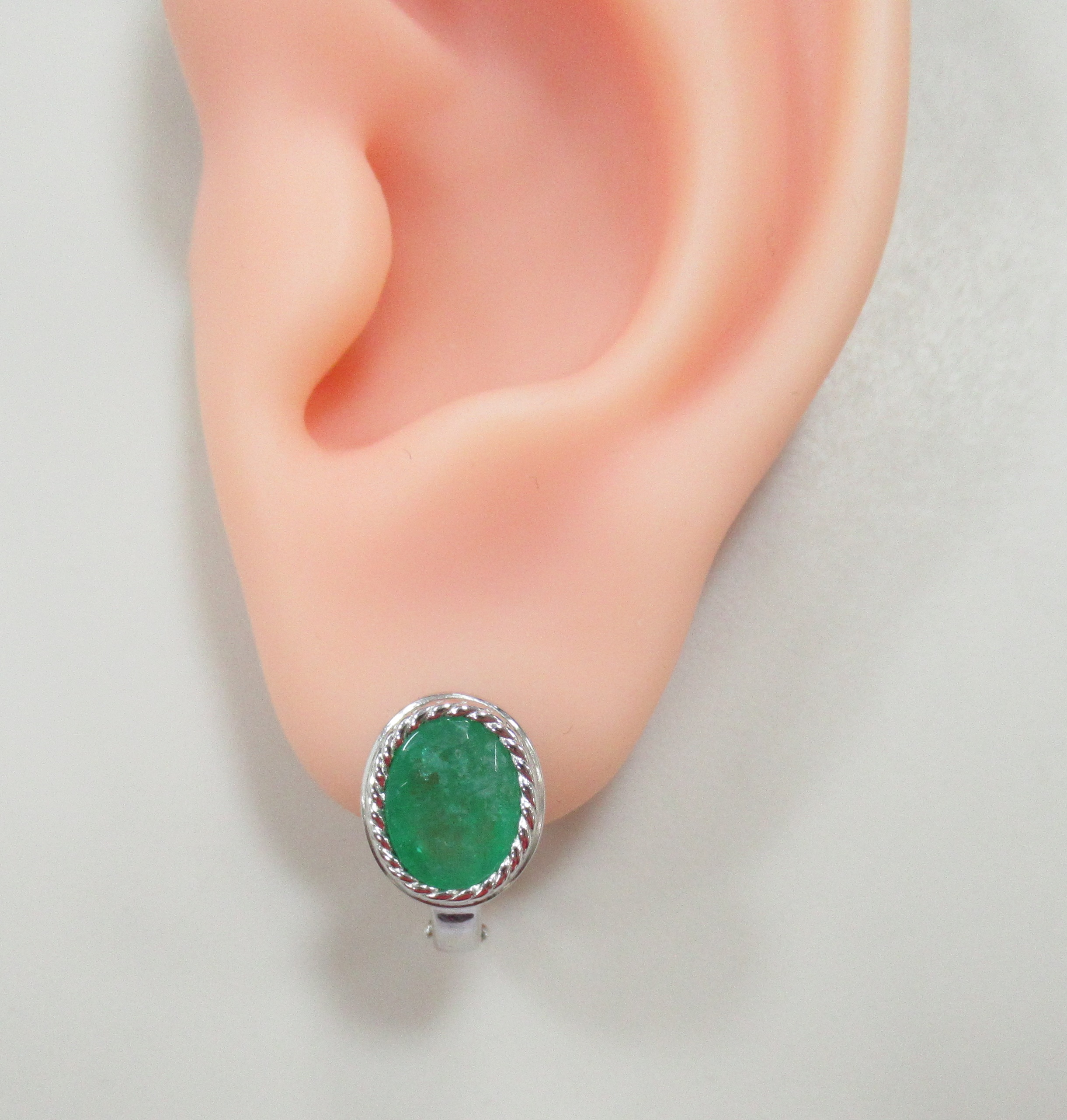 Серебряные серьги с изумрудами